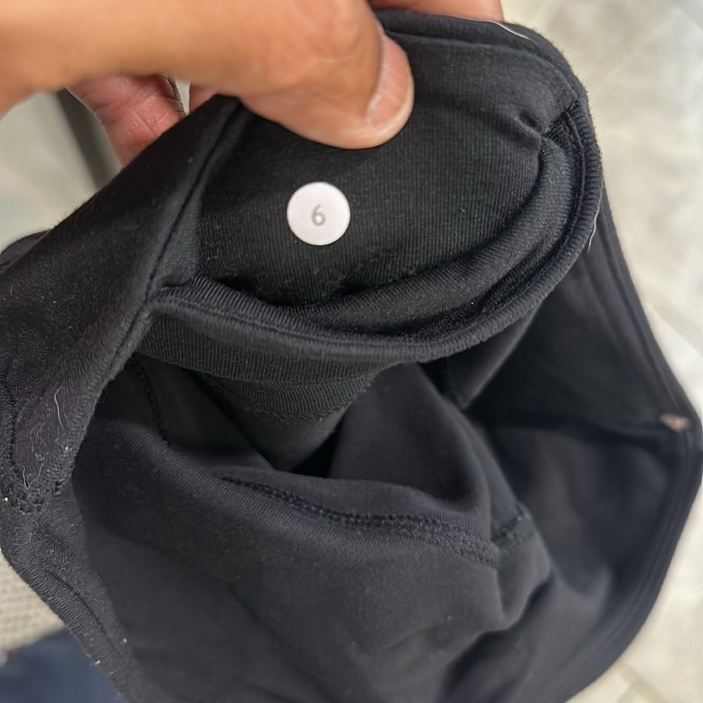 Lululemon 3/4 short size 6 - Picture 9 of 11